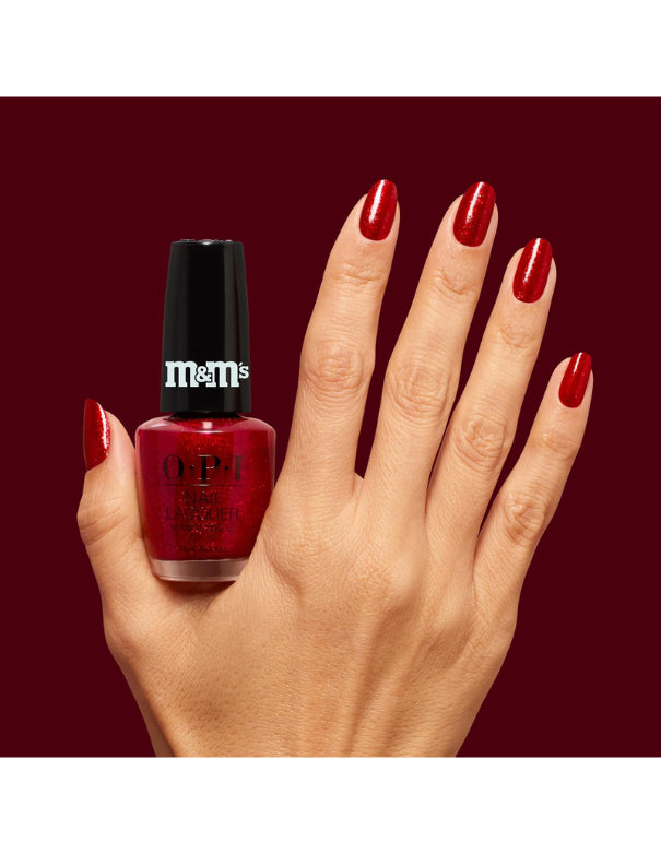 OPI x M&M's Rouge irrésistible